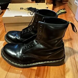 Doc Martens 1460 Smooth Leather Lace-up Boots